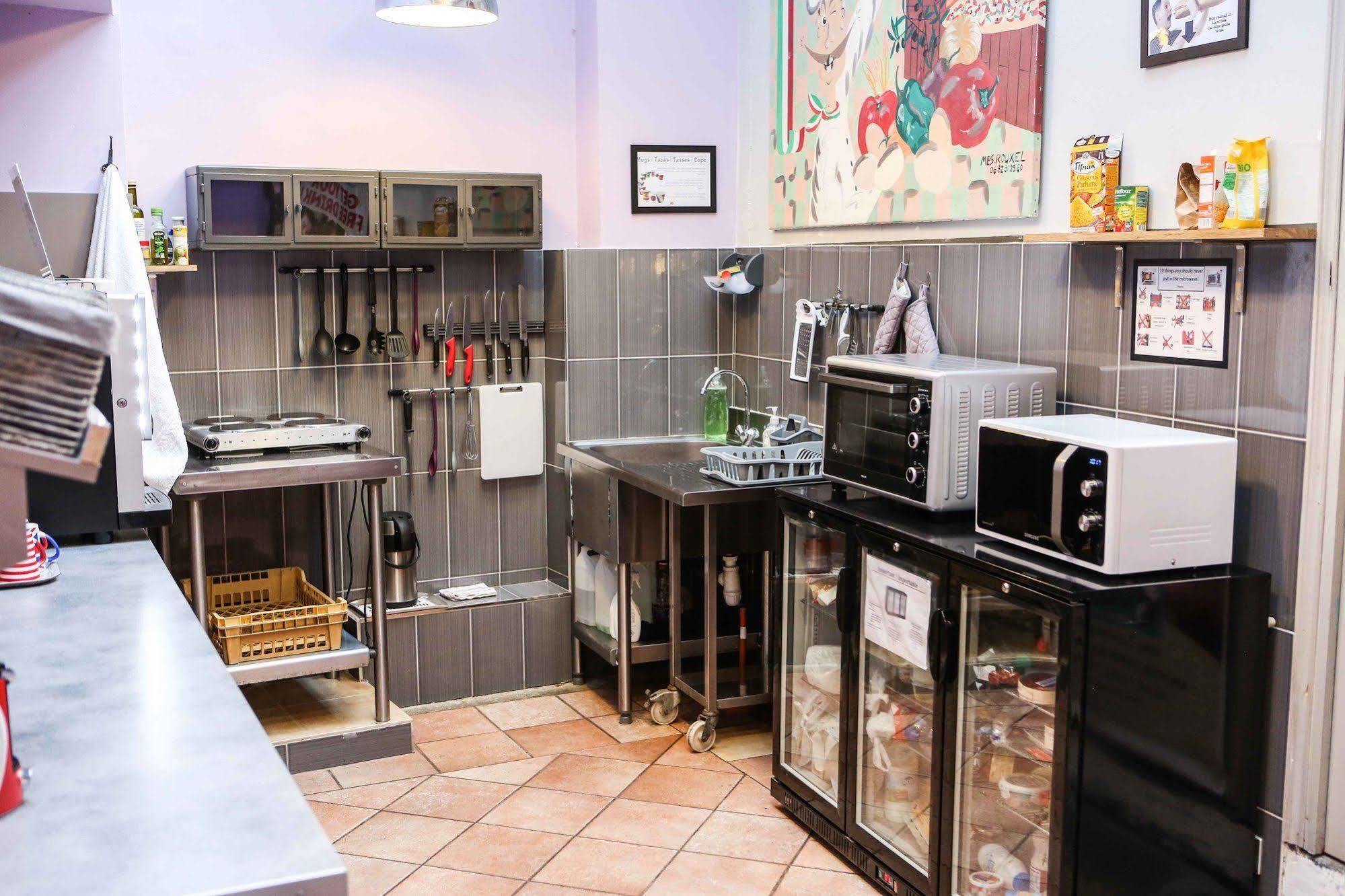 Hostel Le Village Montmartre By Hiphophostels Parijs